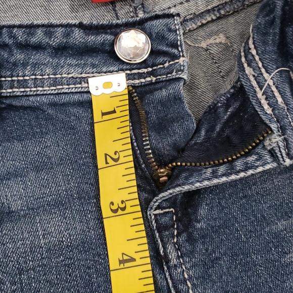 Red Rivet - Picture 7 of 12